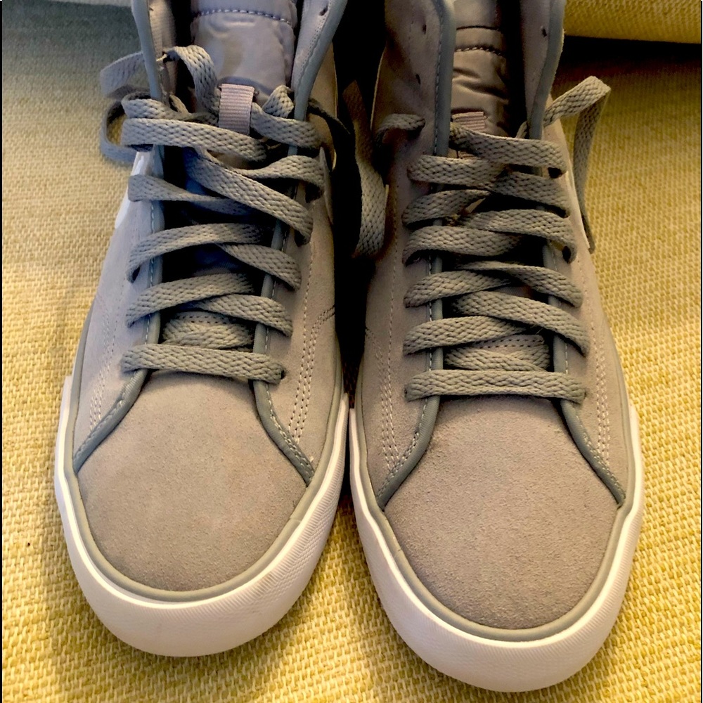 womens nike high top sneakers size 8 vintage new